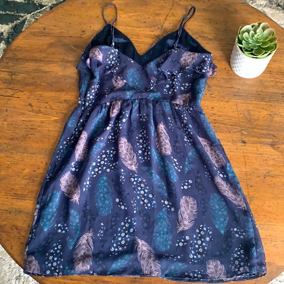 FLOW DRESS WITH UNIQUE FEATHER PATTERN - Picture 5 of 5